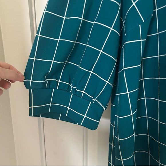 BLOOMCHIC Teal and White Checkered Top Puff Sleeves Size 18/20 New With Tags - Picture 11 of 11